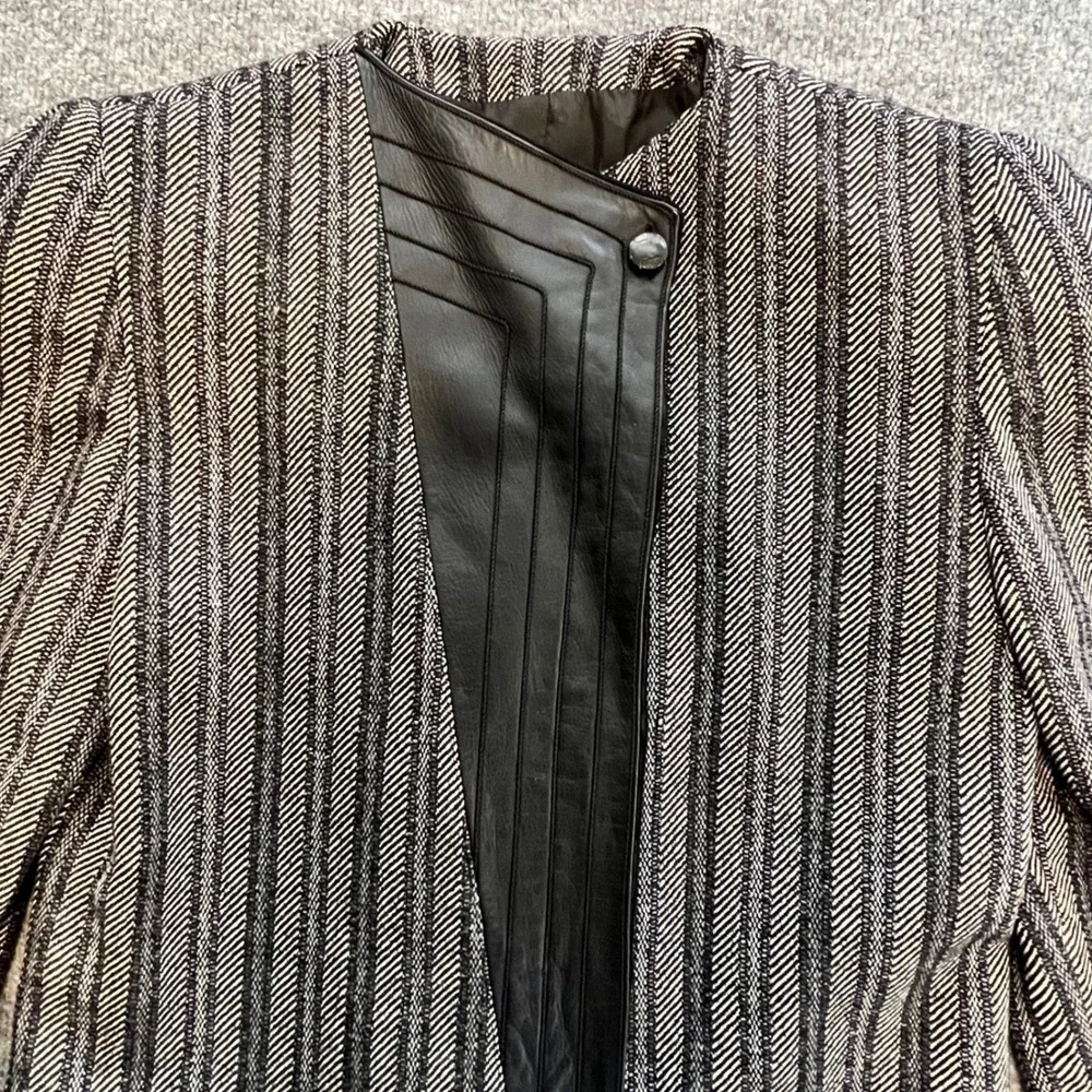 Jenny Vintage  Blazer Womens 6 Black  Leather Trim Asymmetrical Button‎